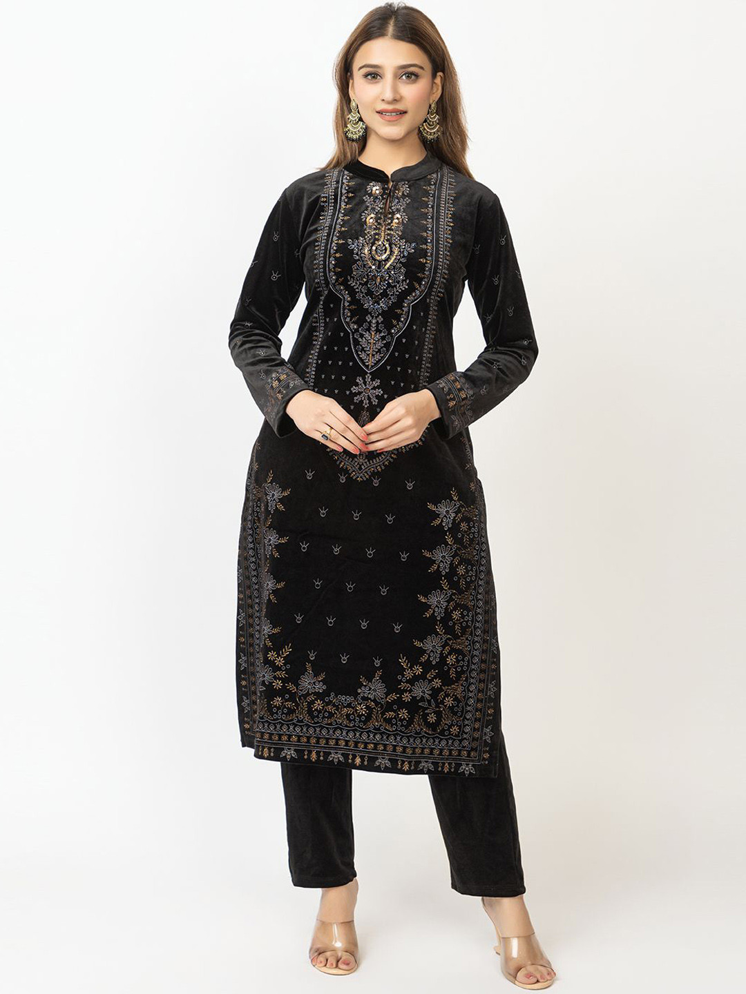 

Pampara Ethnic Motifs Embroidered Sequinned Velvet Kurta with Trousers & Dupatta, Black