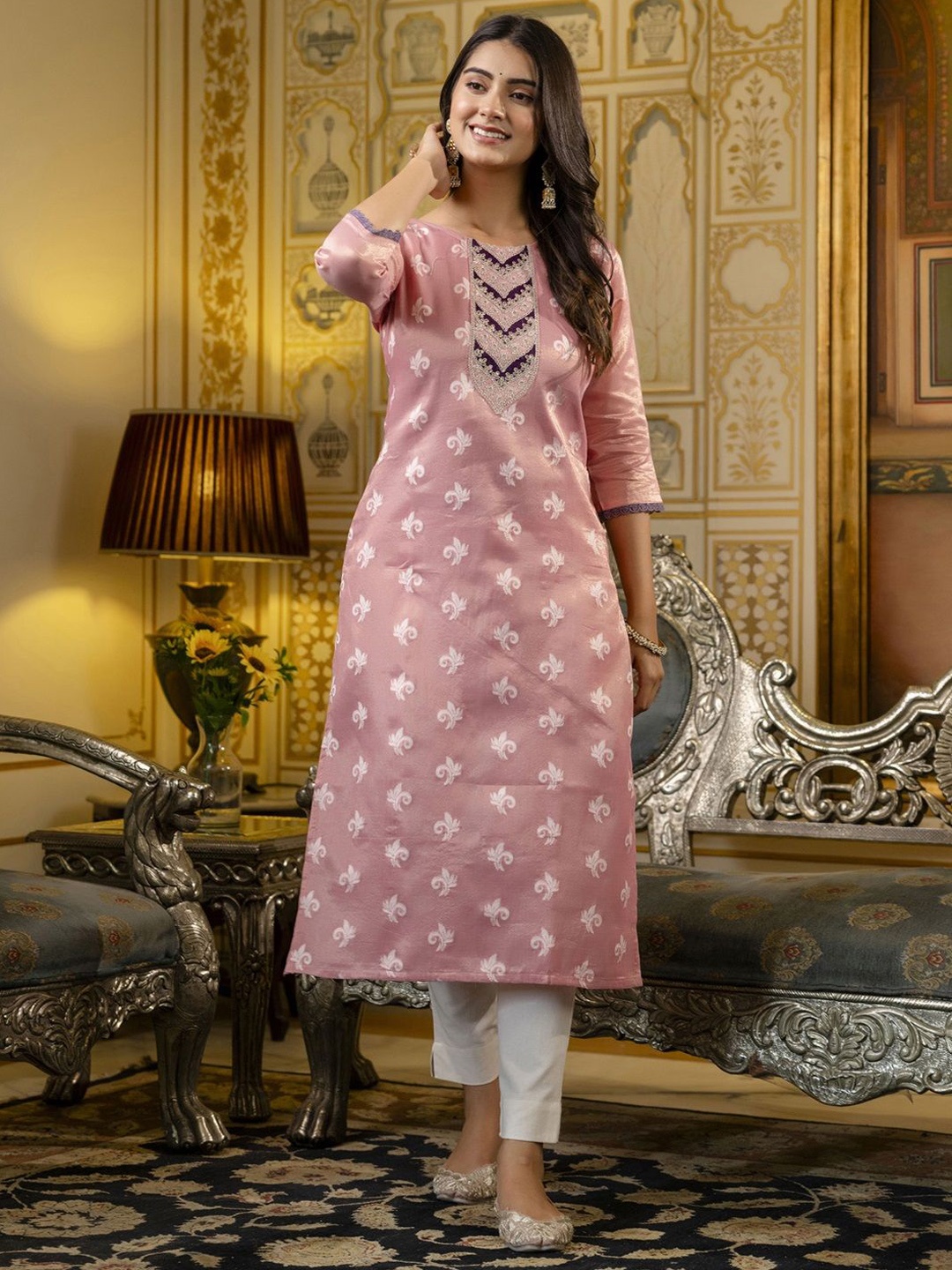 

VredeVogel Floral Woven Design Round Neck Regular Thread Work Straight Kurta, Pink