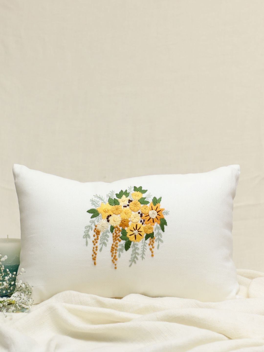 

DESIGN GAATHA Off White & Green Floral Rectangle Cushion Covers