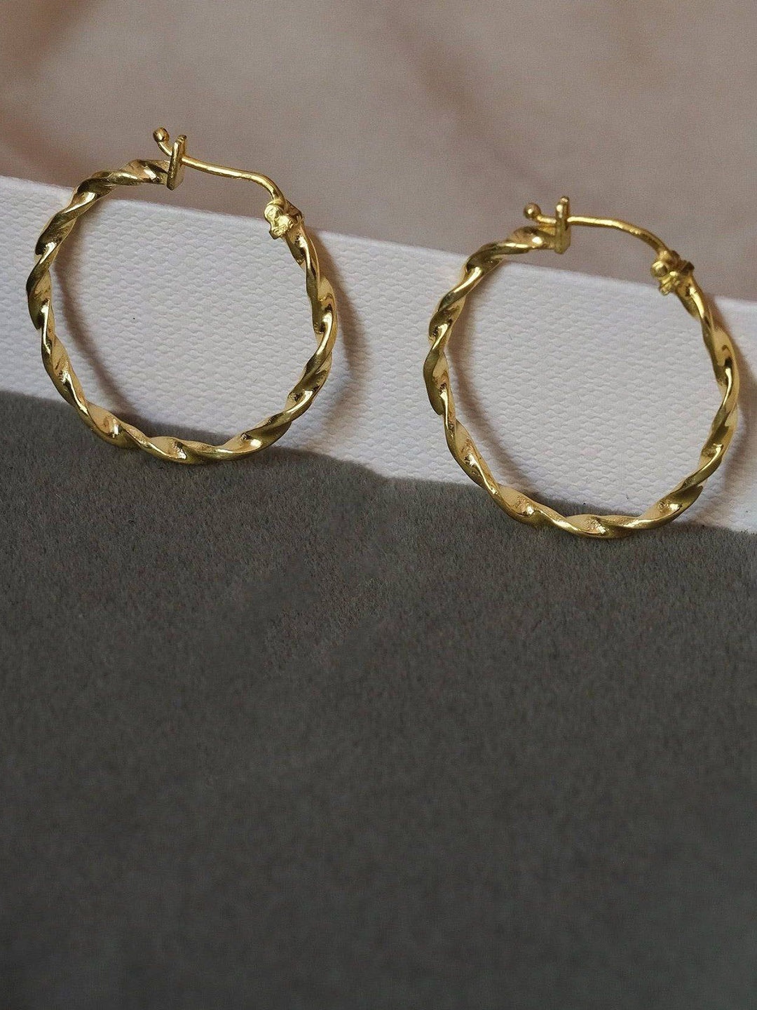 

Anushka Jain Jewellery 925 Sterling Silver Gold-Plated Twisted Hoop Earrings