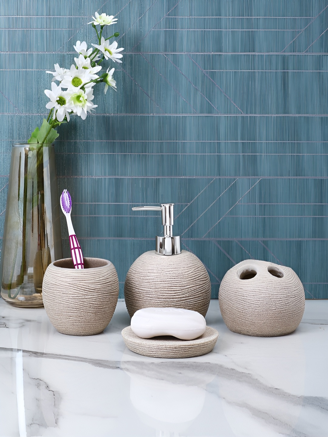 

TAYHAA Cream-Coloured & White 4 Pieces Striped Bath Accessories Set