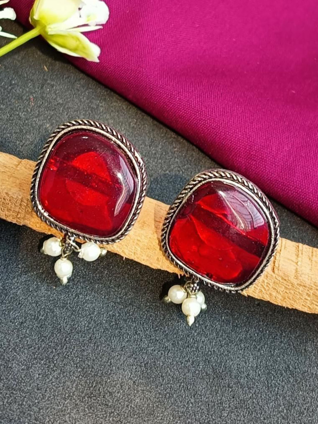

Efulgenz Contemporary Studs Earrings, Red