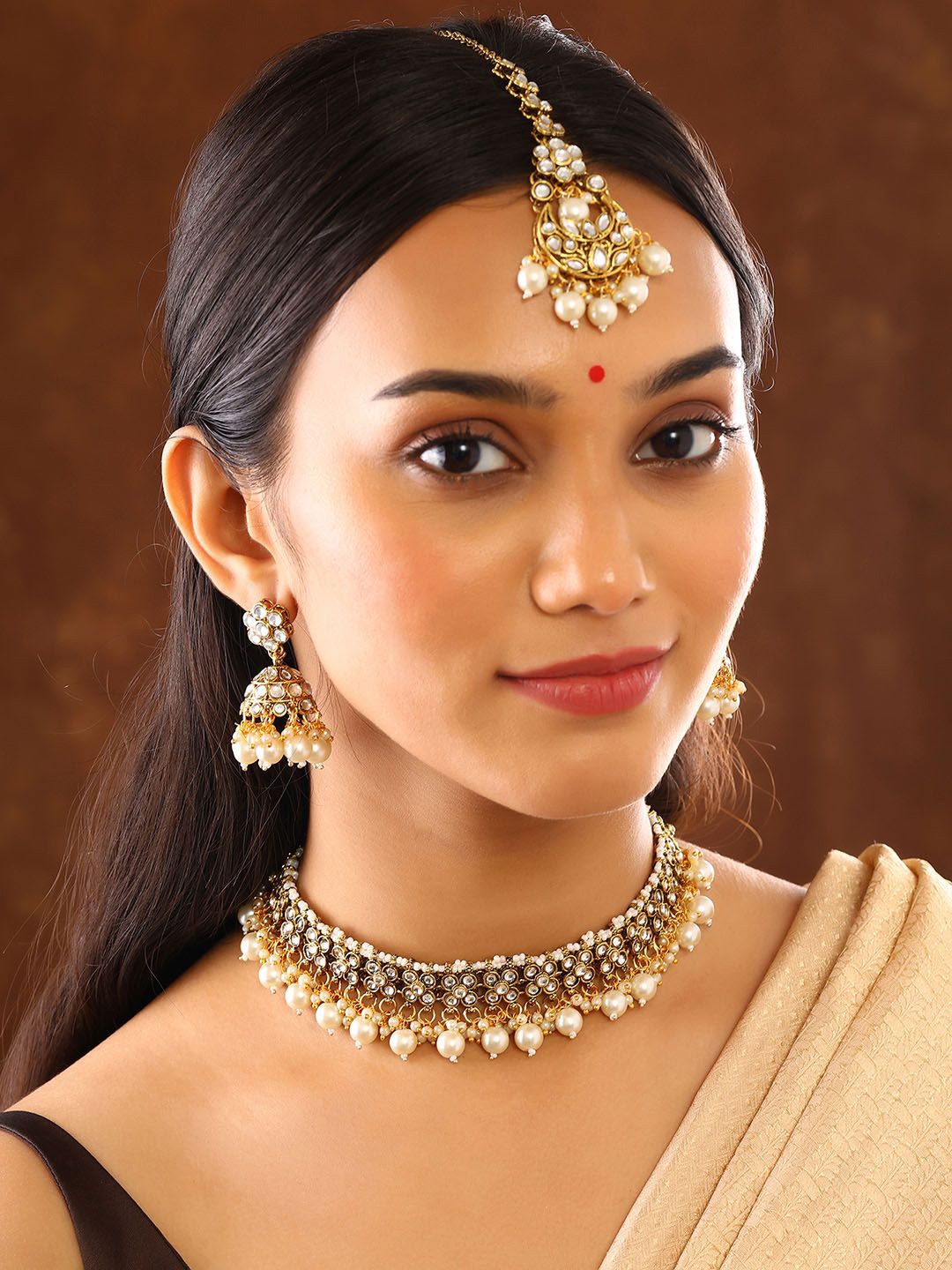 

Priyaasi Gold-Plated Kundan Stones-Studded & Pearls Beaded Jewellery Set
