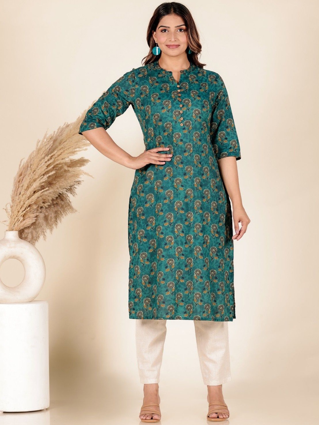 

Aramya Floral Printed Pure Cotton Straight Kurta With Trousers, Green