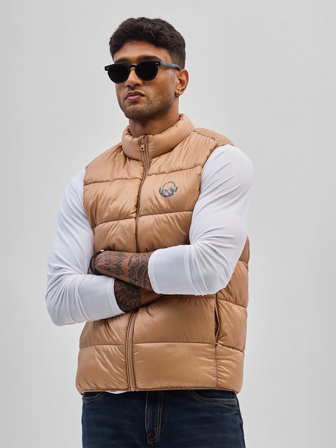 

Snitch Men Sleeveless Puffer Jacket, Beige