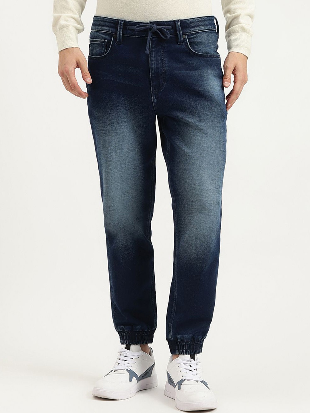 

United Colors of Benetton Men Jogger Heavy Fade Mid-Rise Jeans, Blue