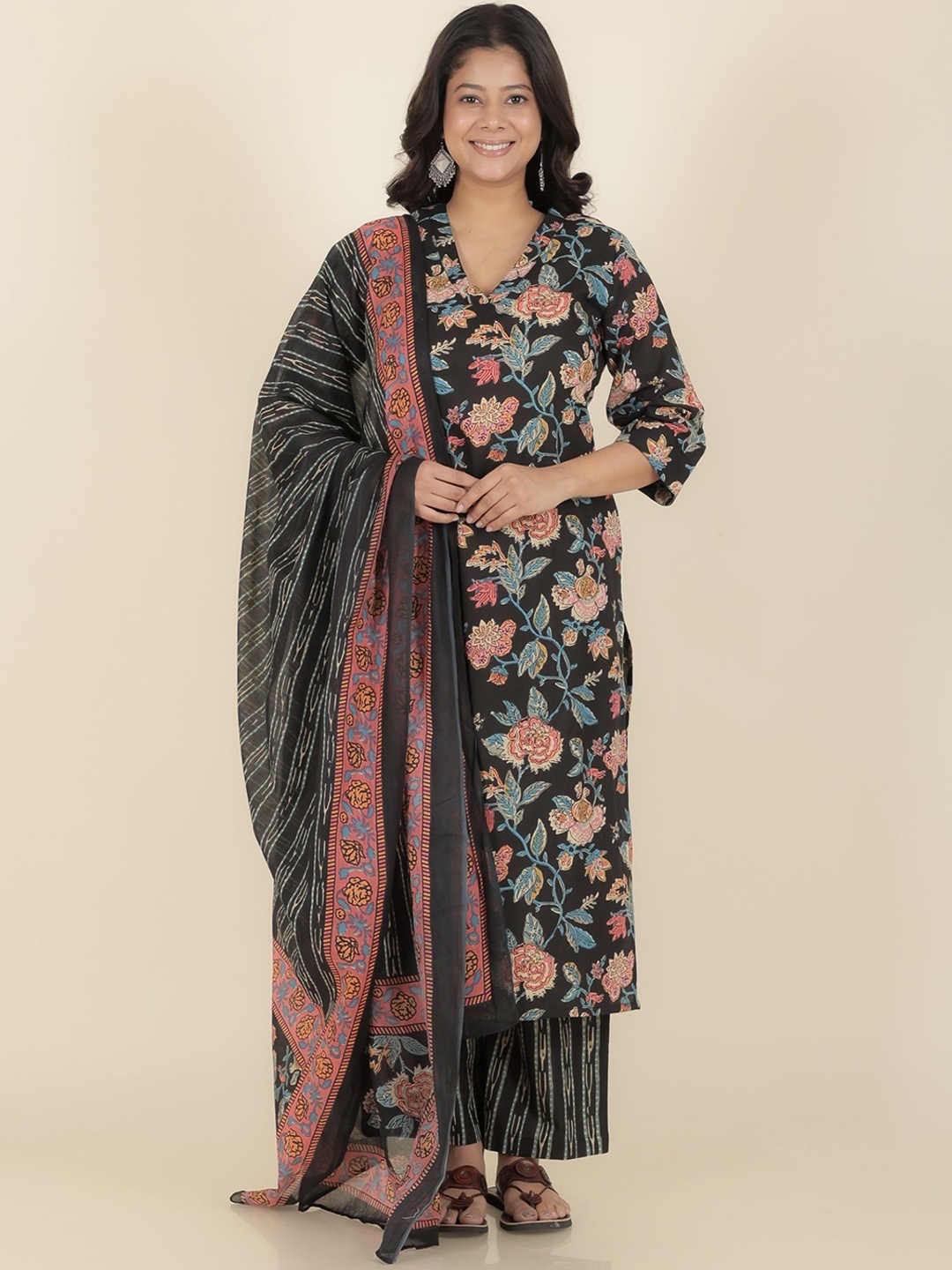 

Aramya Floral Printed Pure Cotton Straight Kurta With Trouser & Dupatta, Black