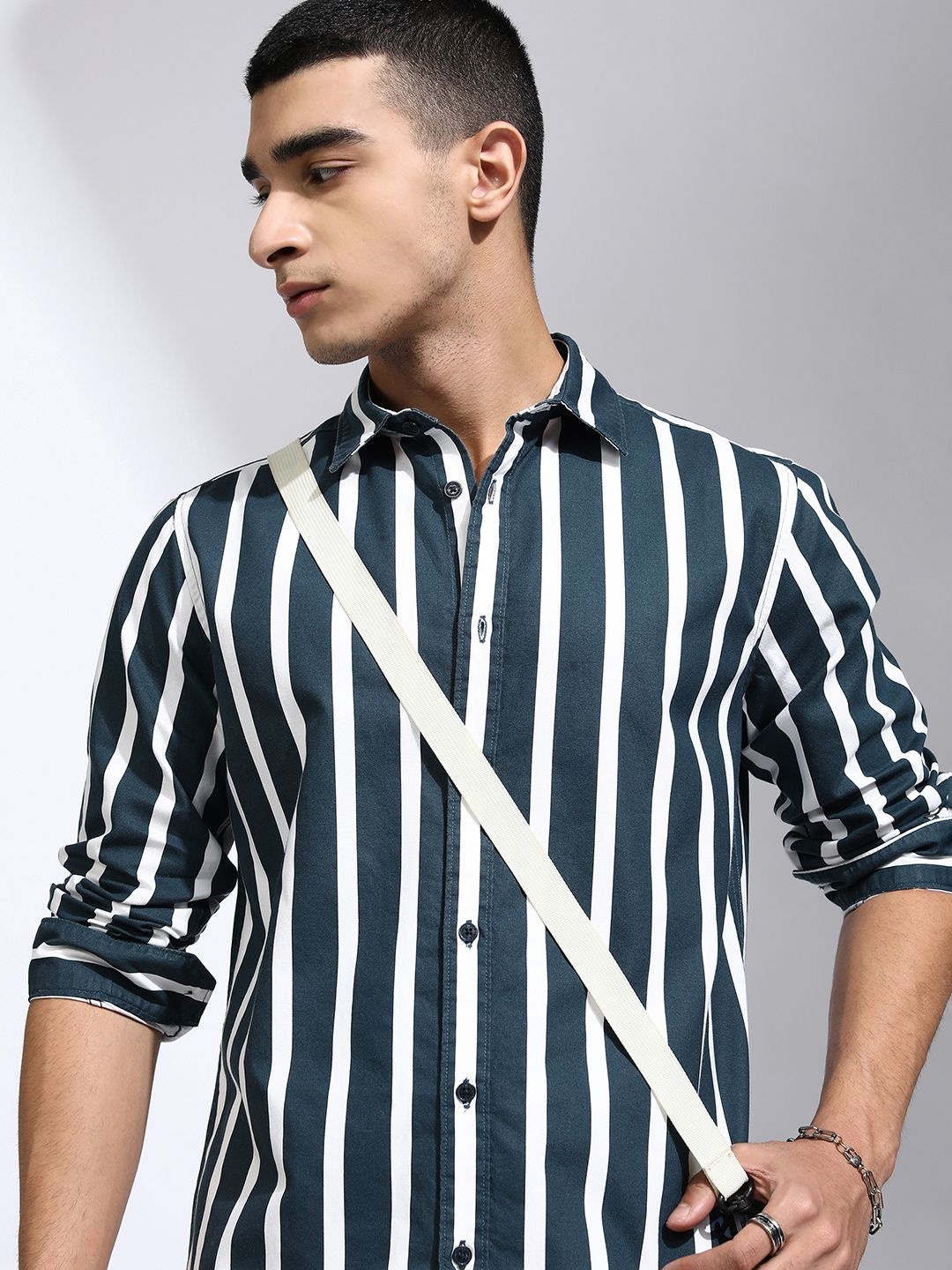 

HIGHLANDER Men Opaque Striped Casual Shirt, Navy blue