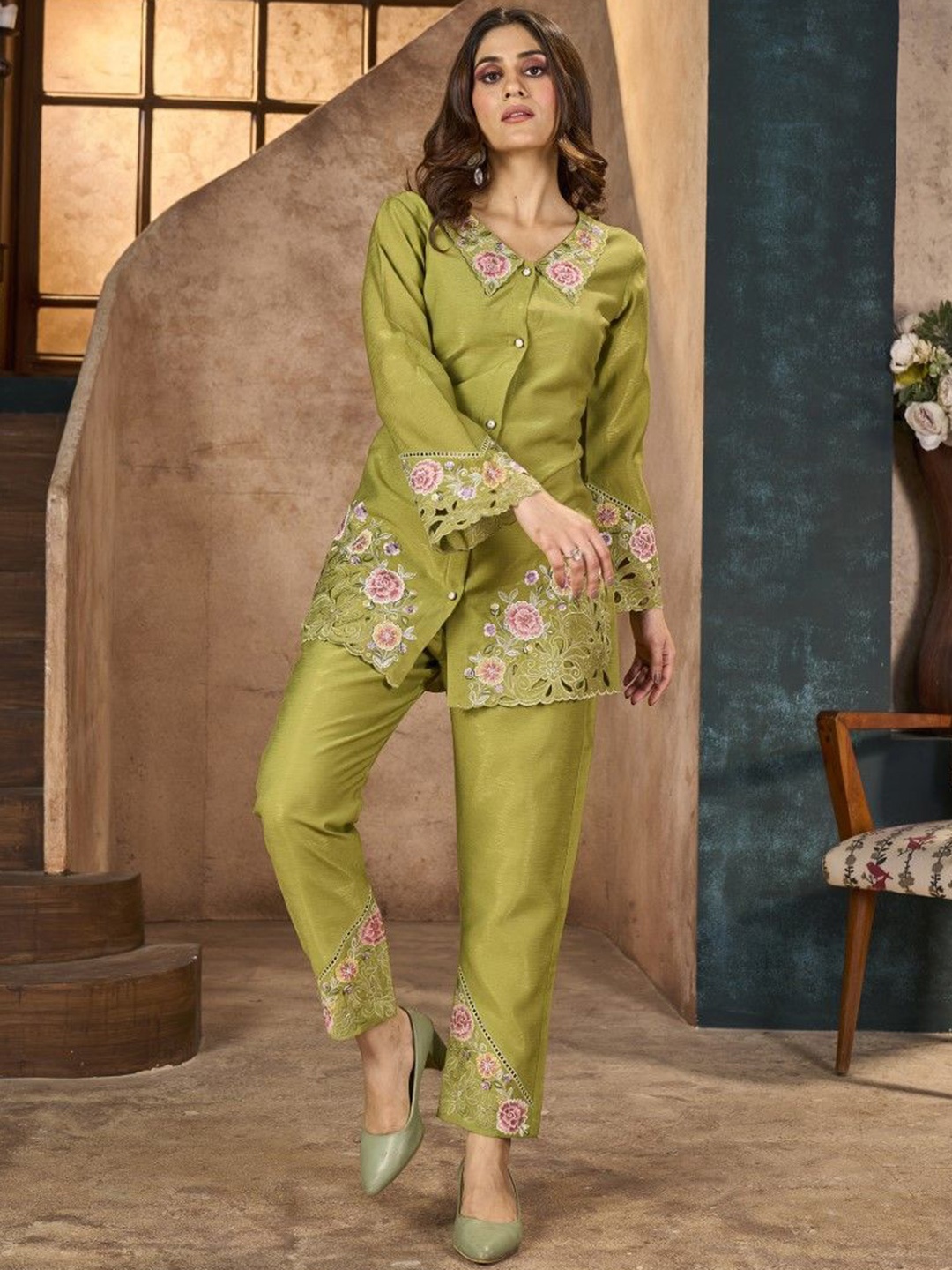 

AUTUMN LANE Jimmy Fern Embroidered V Neck Tunic With Trousers, Green