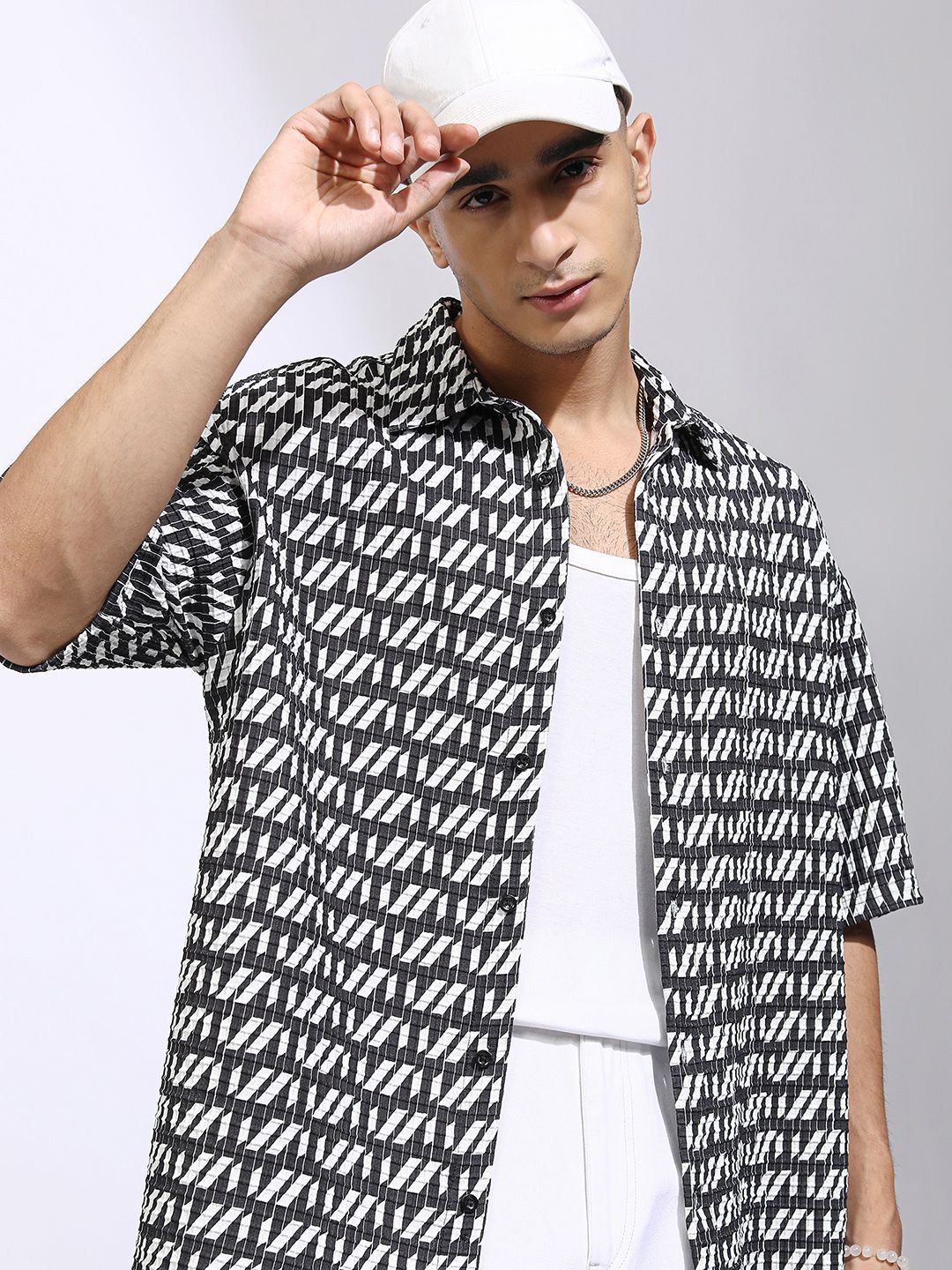 

HIGHLANDER Men Geometric Printed Oversized Shirt, Black