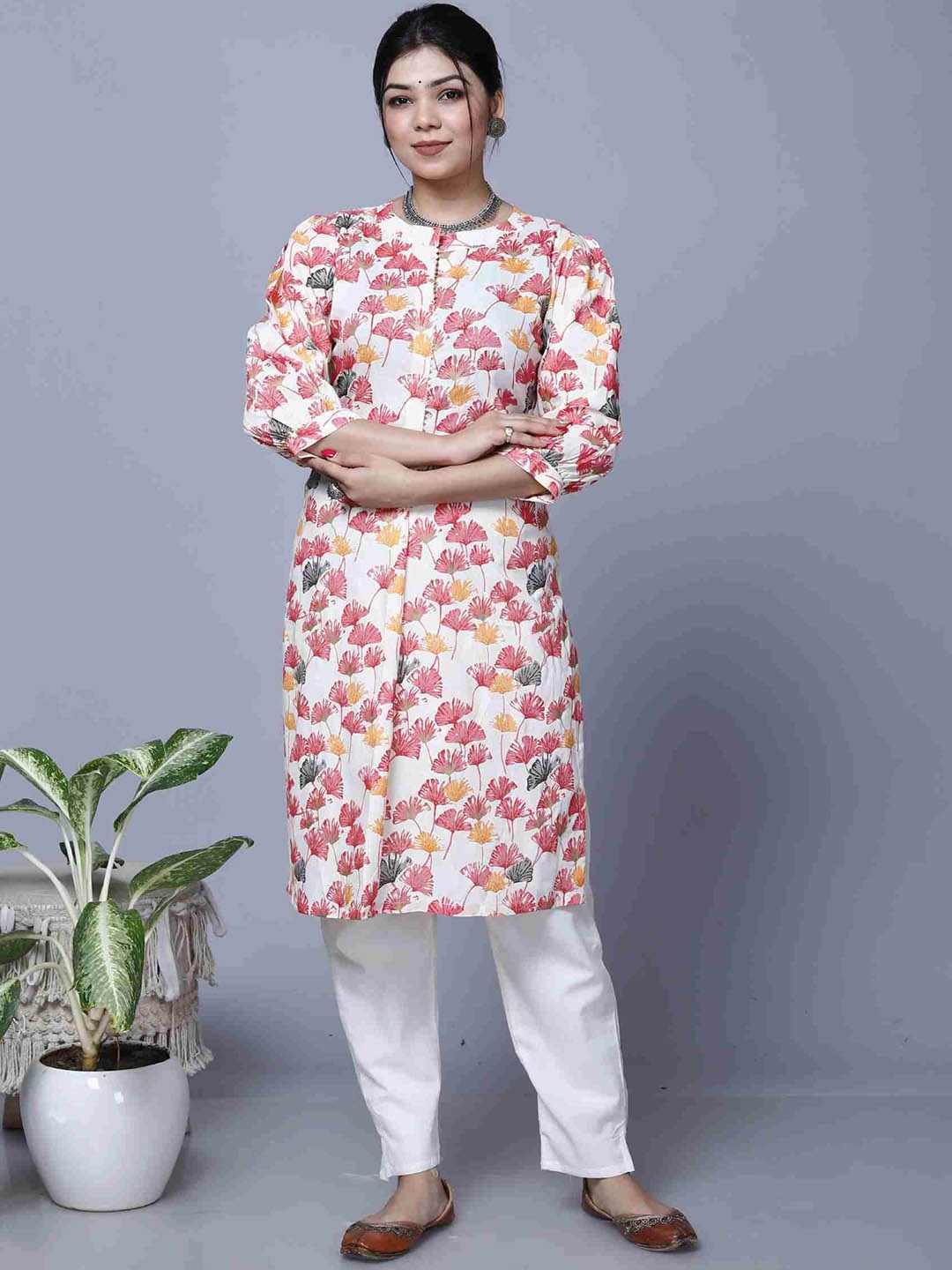 

MIRJAI Floral Printed Gotta Patti Straight Kurta With Trousers, Beige