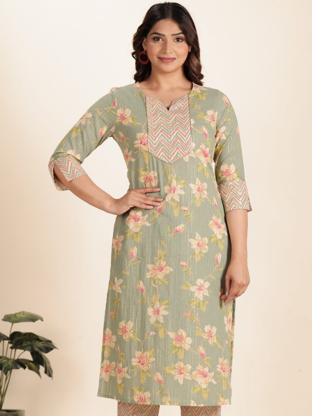 

Aramya Women Floral Printed Kurta, Green