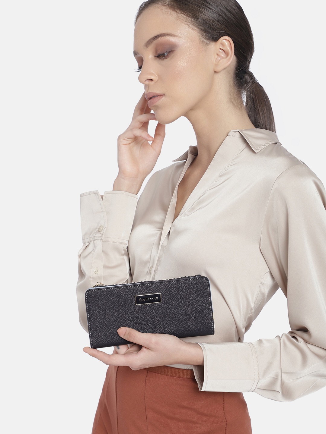 

Van Heusen Women Black Solid Two Fold Wallet