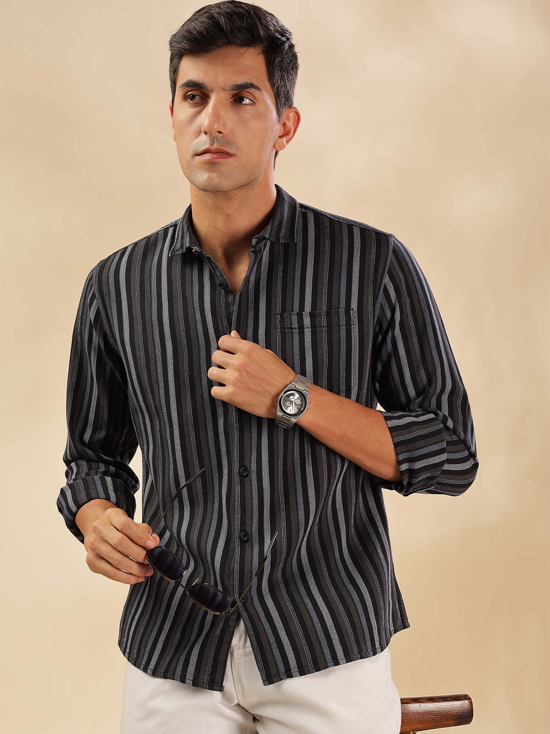 

HERE&NOW Men Spread Collar Vertical Striped Cotton Slim Fit Casual Shirt, Black