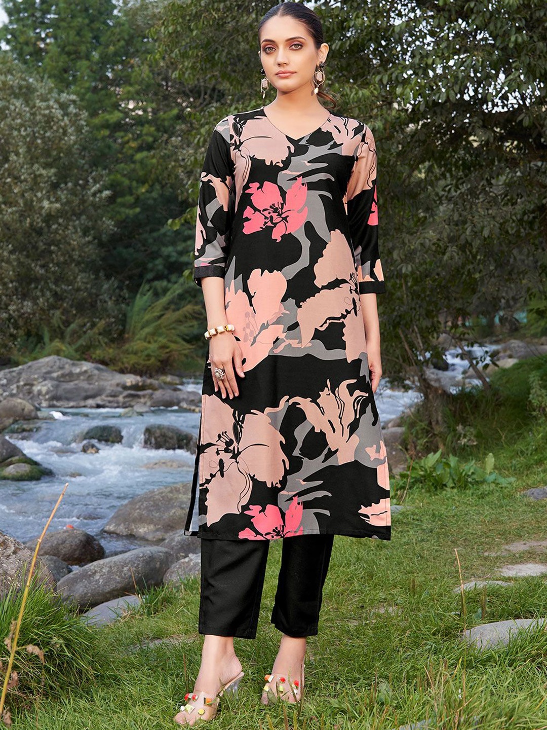 

DRESOUL Women Floral Printed Regular Pure Cotton Kurta with Trousers, Black