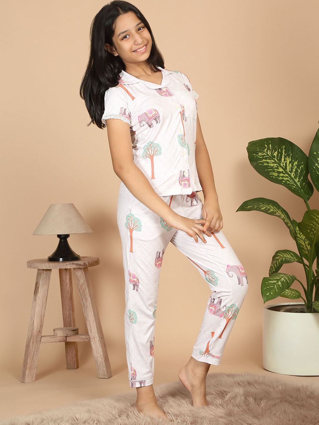 

Sweet Dreams Girls Graphic Printed Lapel Collar Short Sleeves Night suit, White