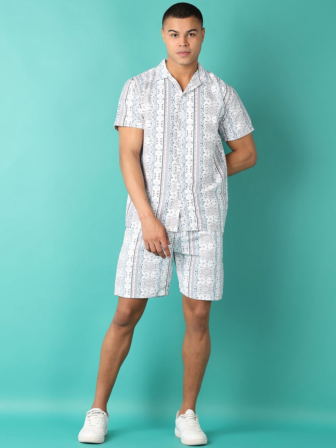 

V-Mart Geometric Printed Shirt Collar Short Sleeves Shirt & Shorts, White