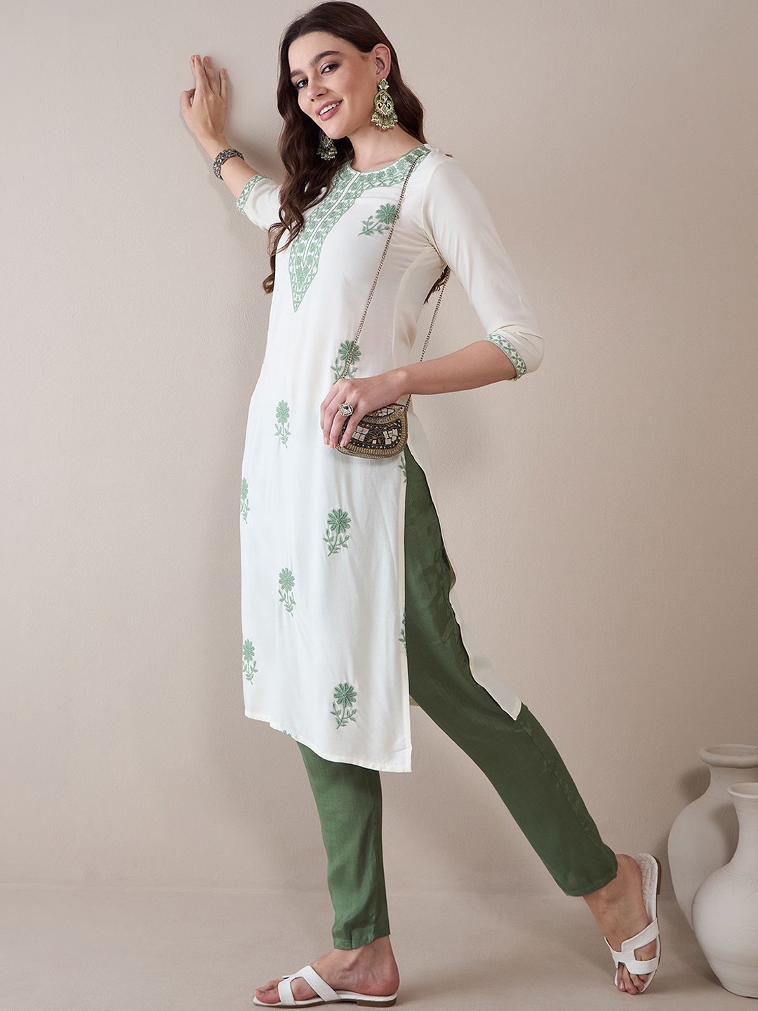 

Anouk Floral Embroidered Thread Work Regular Straight Kurta, White