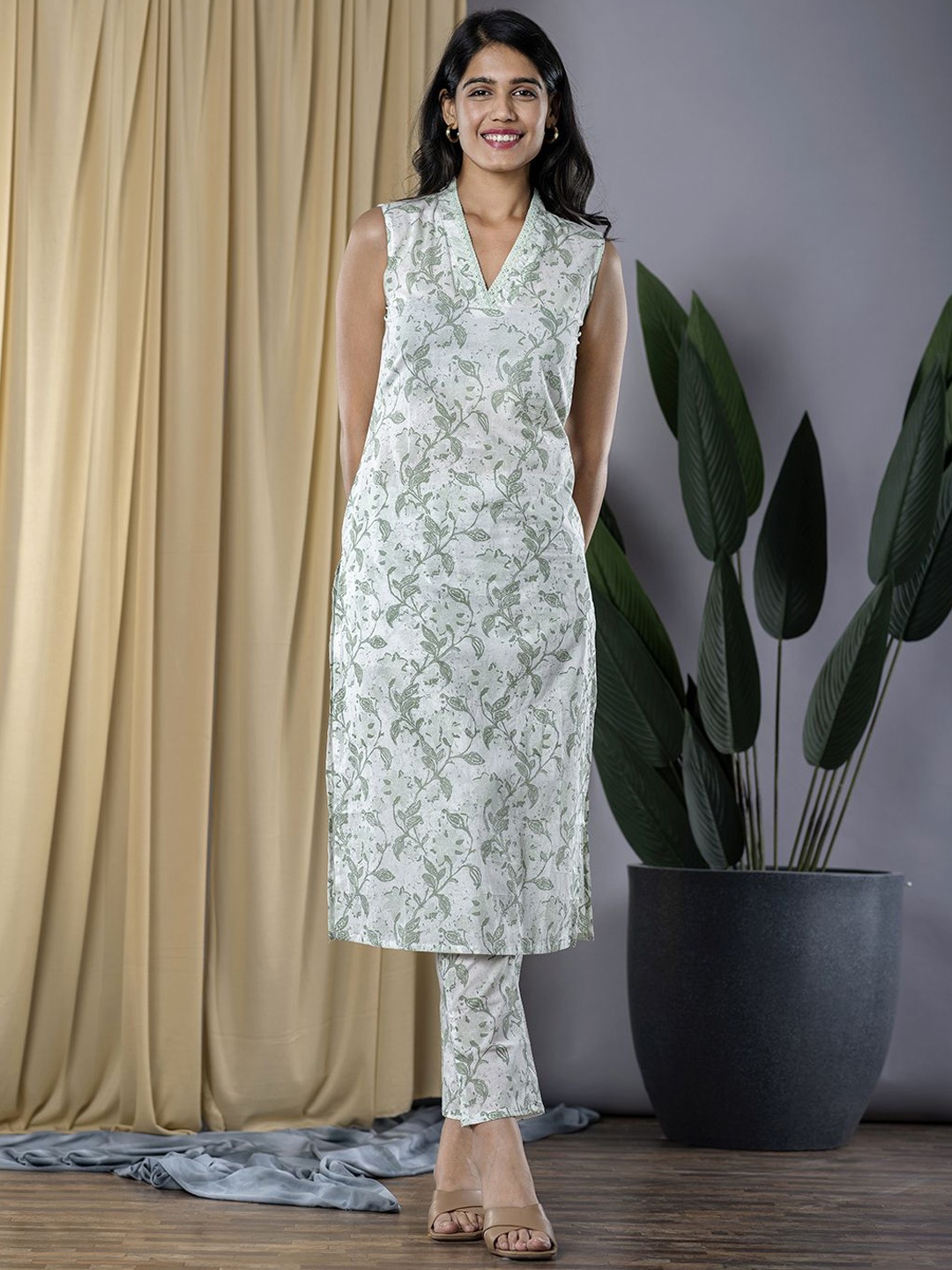 

KALINI Floral Printed Pure Cotton Straight Kurta With Trouser, Green
