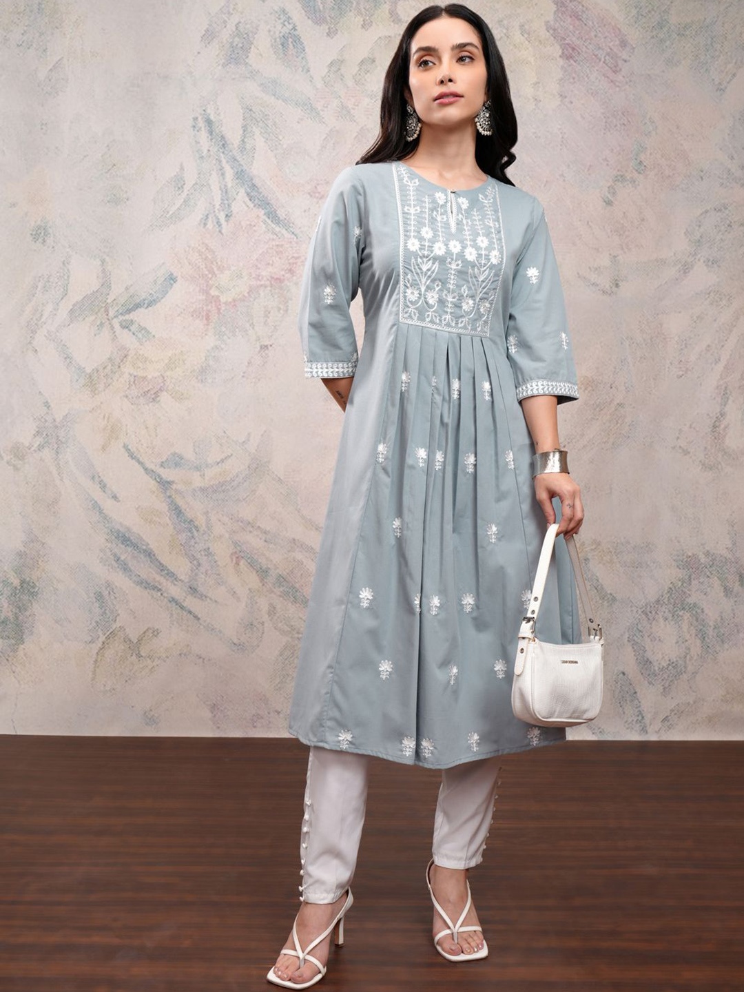 

Vishudh Grey Floral Embroidered Thread Work A-Line Kurta