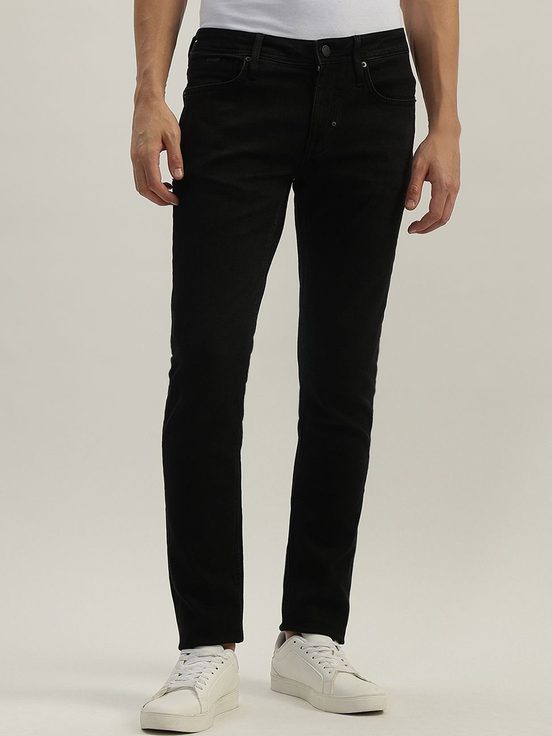 

Antony Morato Men Tapered Fit Mid-Rise Jeans, Black