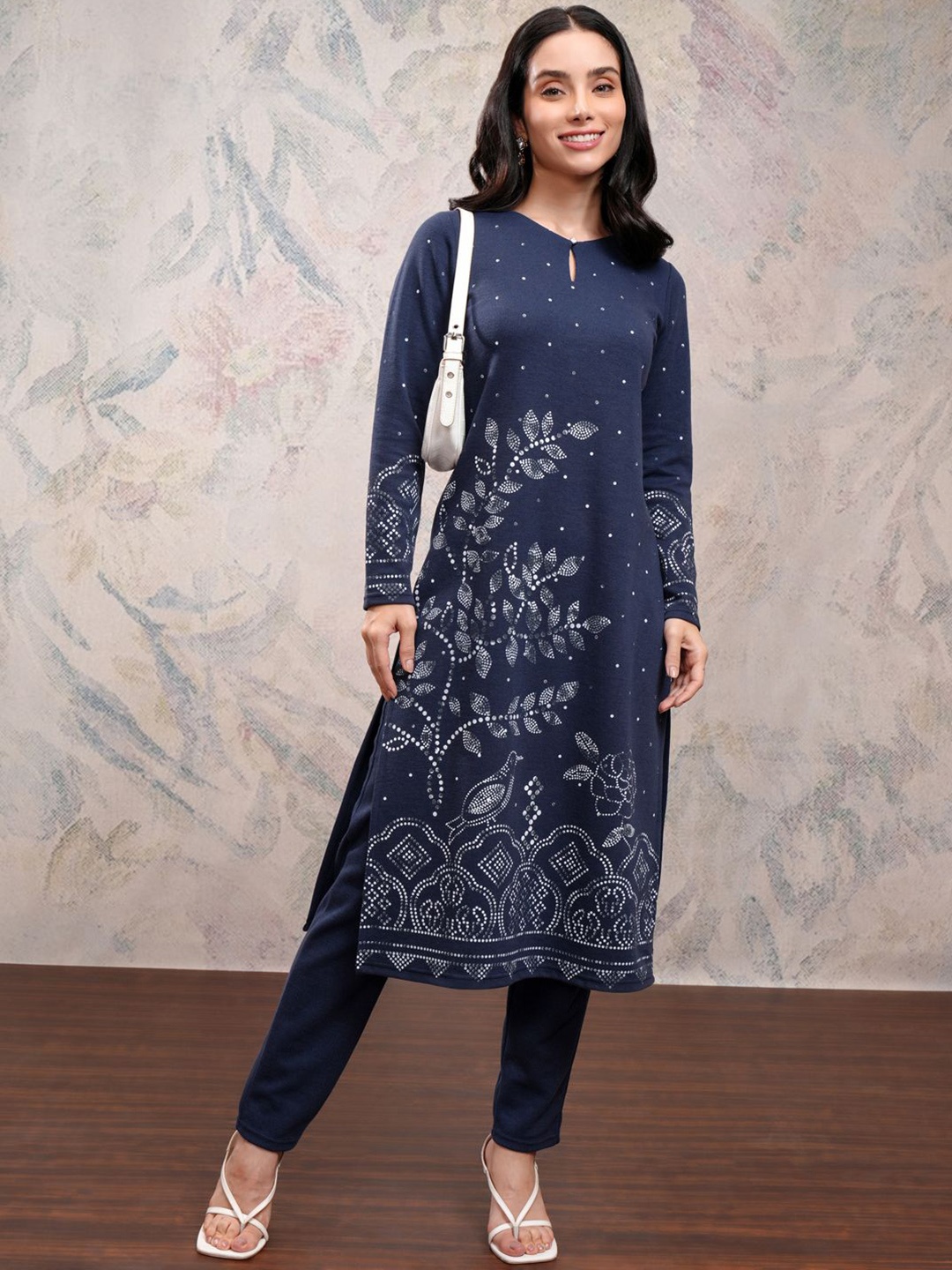 

Vishudh Floral Printed Keyhole Neck Long Sleeves Straight Kurta with Trousers, Navy blue