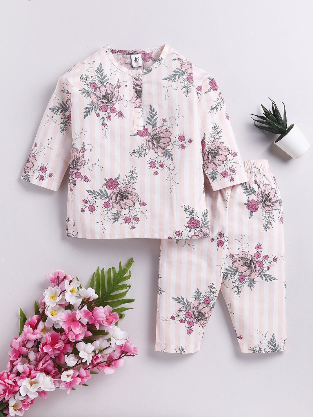 

Clt.s Kids Floral Printed Night suit, Pink