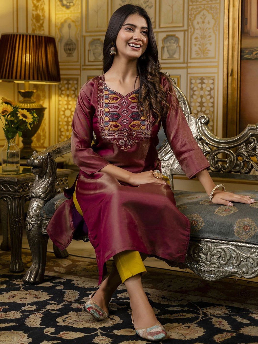 

VredeVogel Floral Embroidered Sweetheart Neck Regular Straight Kurta, Brown
