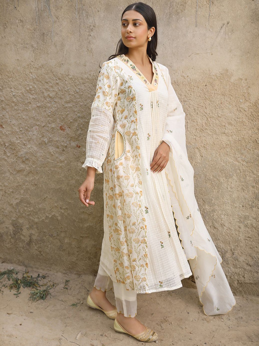 

AMOREE Floral Printed Thread Work Pure Silk Anarkali Kurta With Trousers & Dupatta, Off white