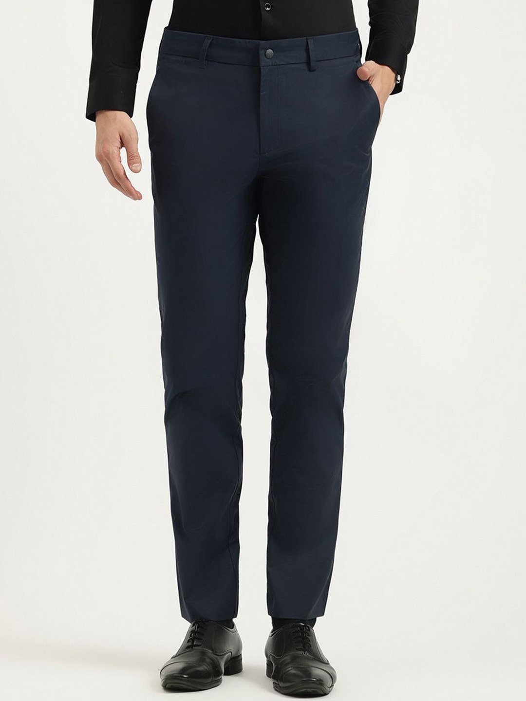 

United Colors of Benetton Men Relaxed Mid-Rise Trousers, Blue