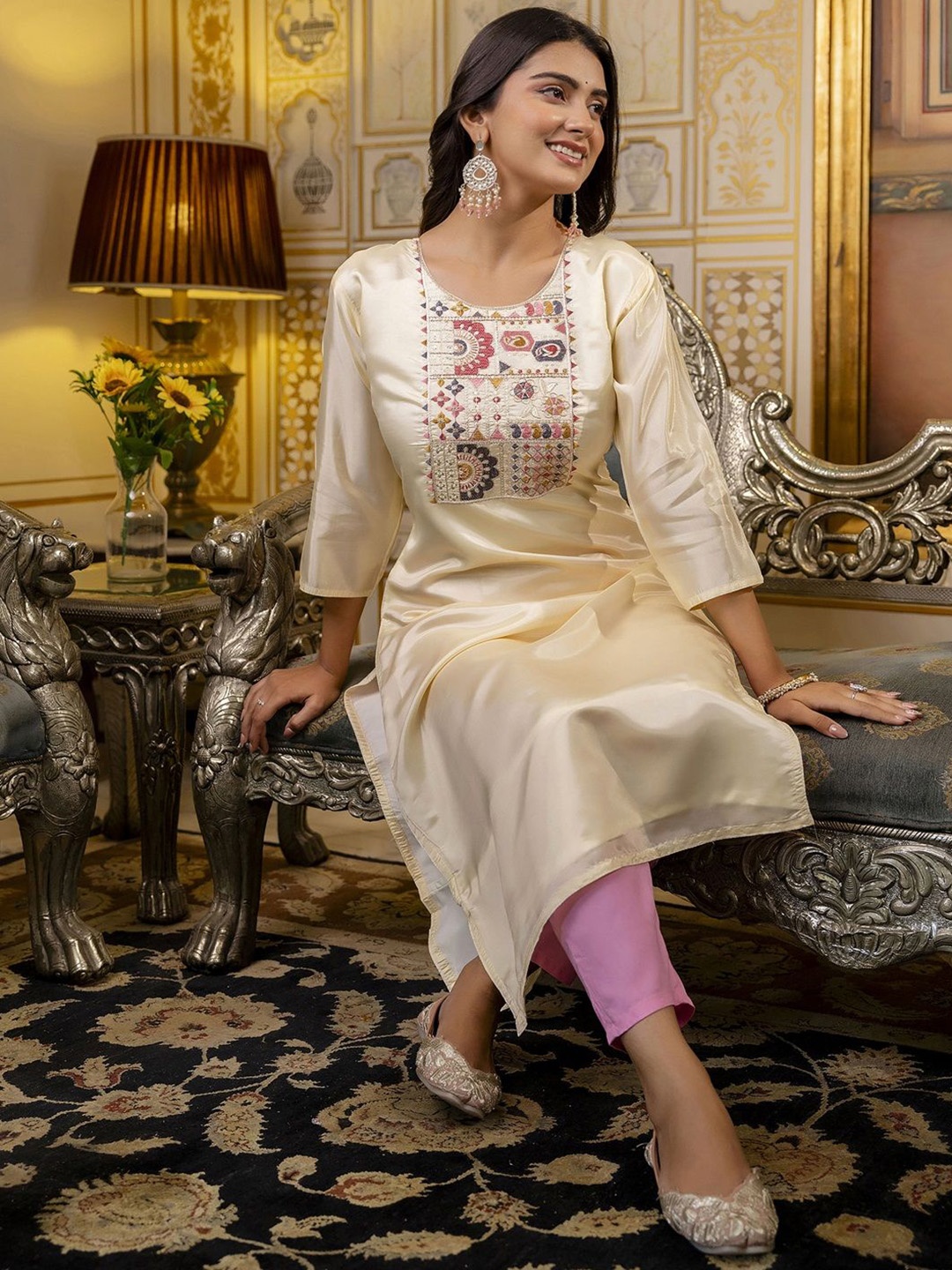 

VredeVogel Ethnic Motifs Embroidered Round Neck Regular Sequinned Straight Kurta, White