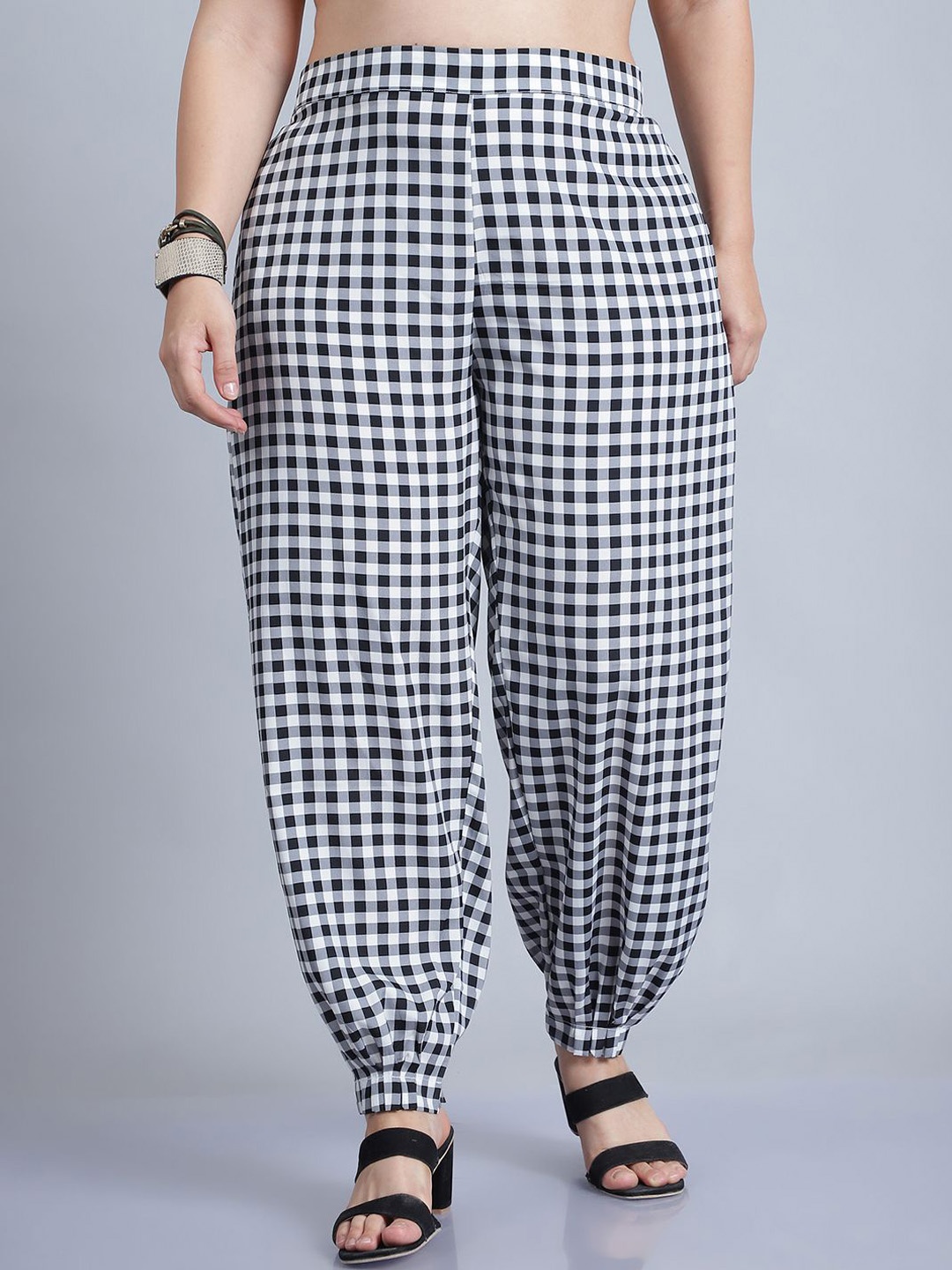 

Baawri Women Plus Size Checked Mid-Rise Trousers, White