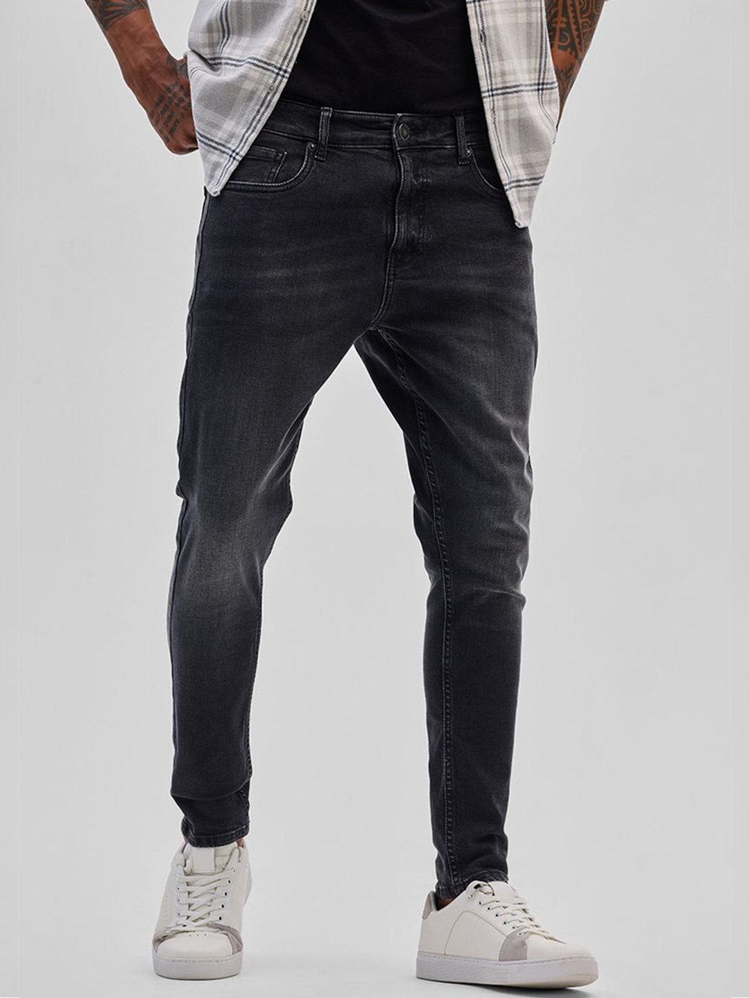 

Snitch Men Narrow Regular Fit Light Fade Stretchable Jeans, Charcoal