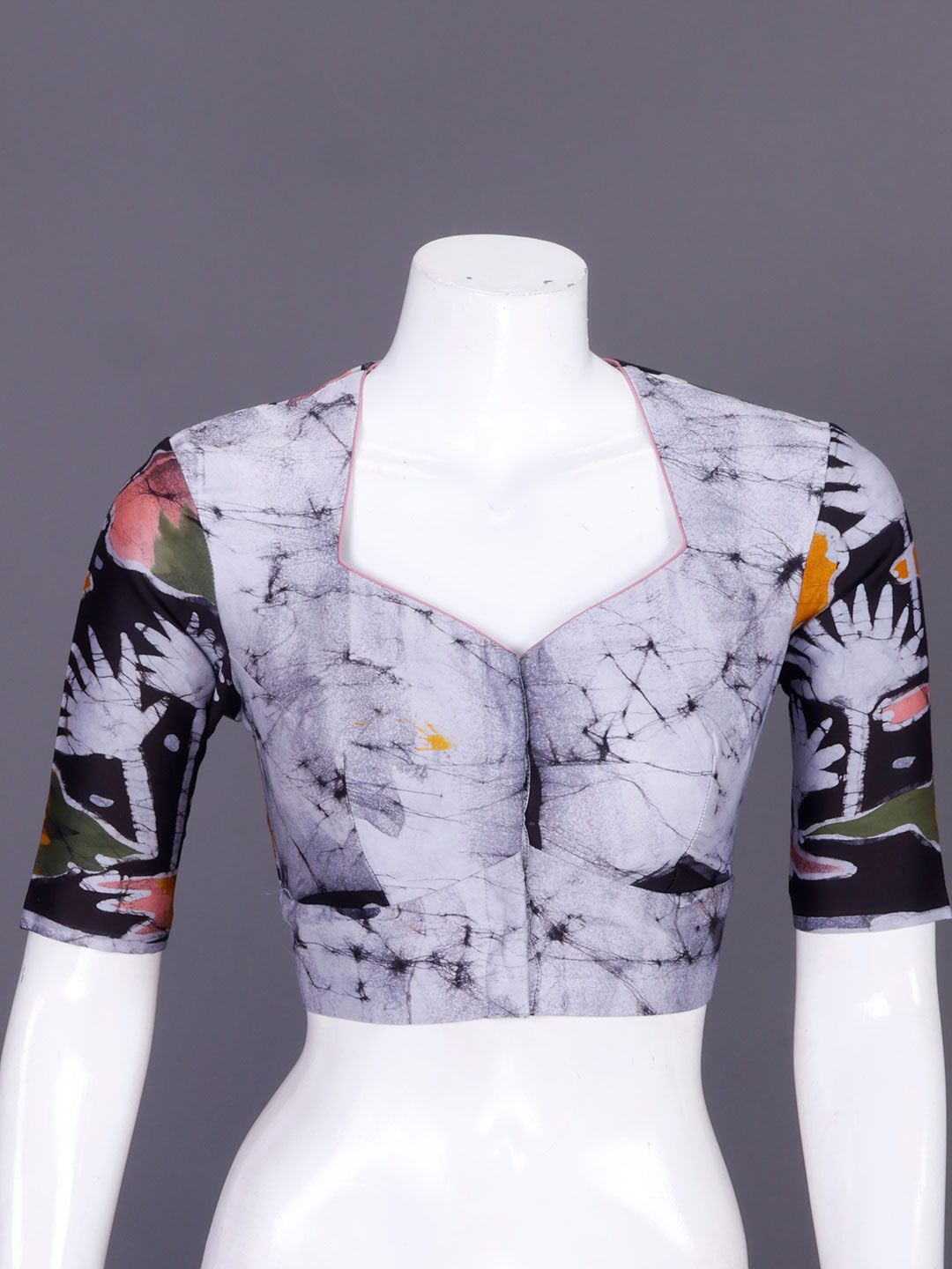 

Avishya Women Batik Printed Short Sleeve Pure Cotton Saree Blouse, Grey