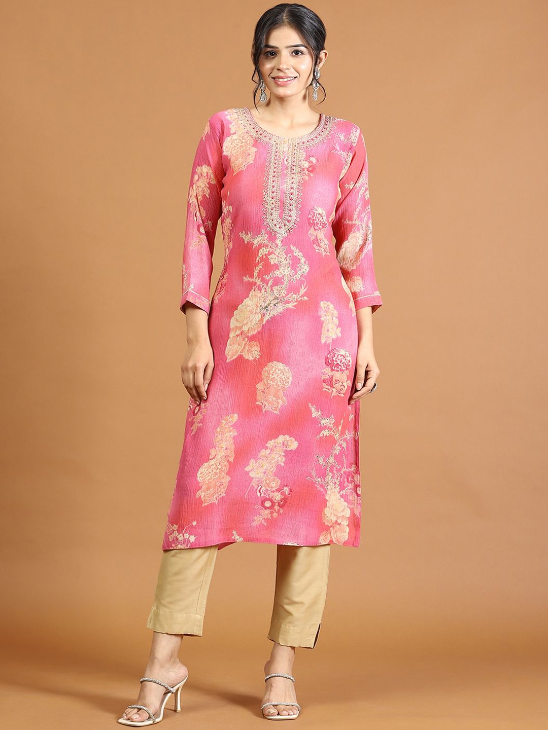 

Meena Bazaar Women Floral Printed Sequinned Kurta, Pink