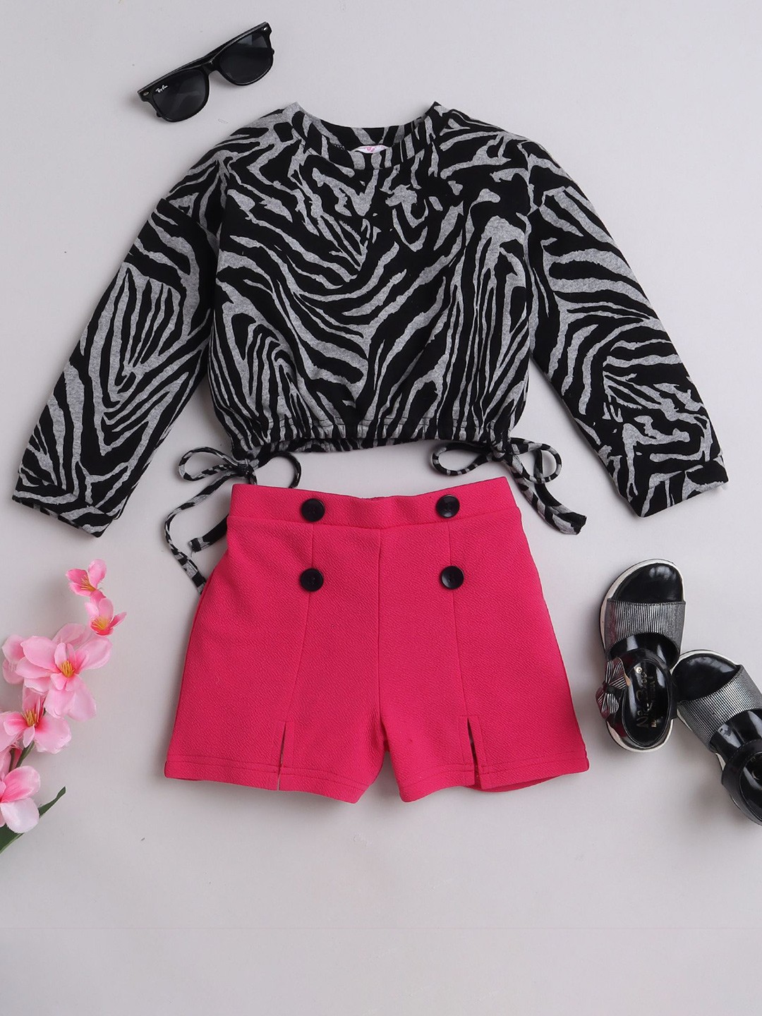 

taffykids Girls Animal Printed Crop Top With Shorts, Black