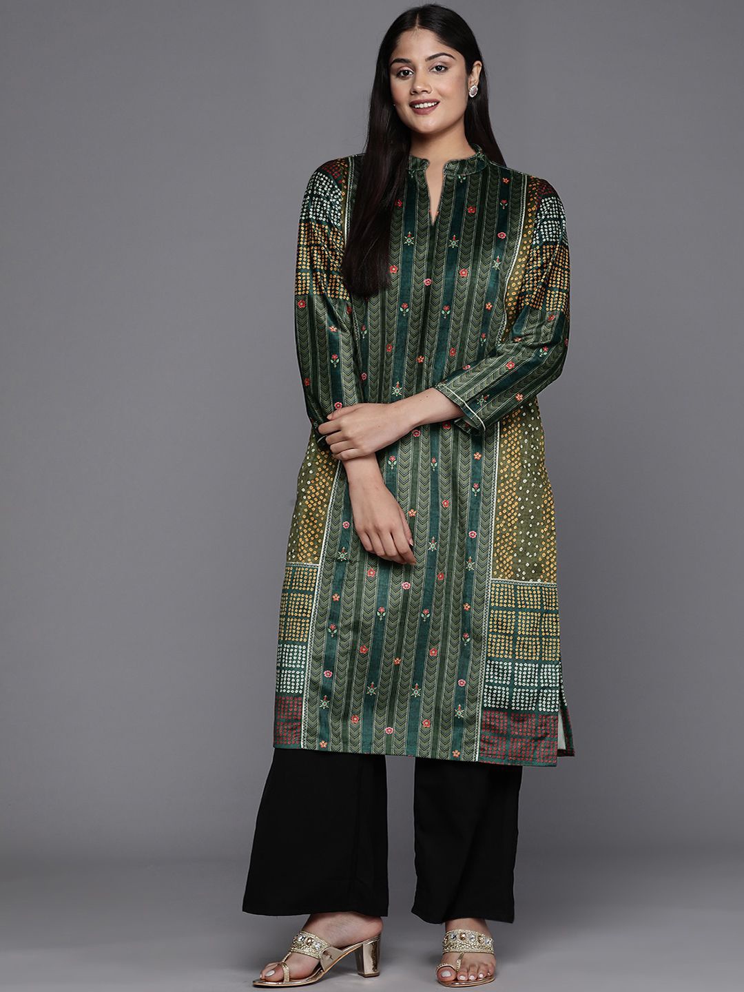 

A PLUS BY AHALYAA Plus Size Ethnic Motifs Printed Mandarin Collar Velvet Straight Kurta, Green