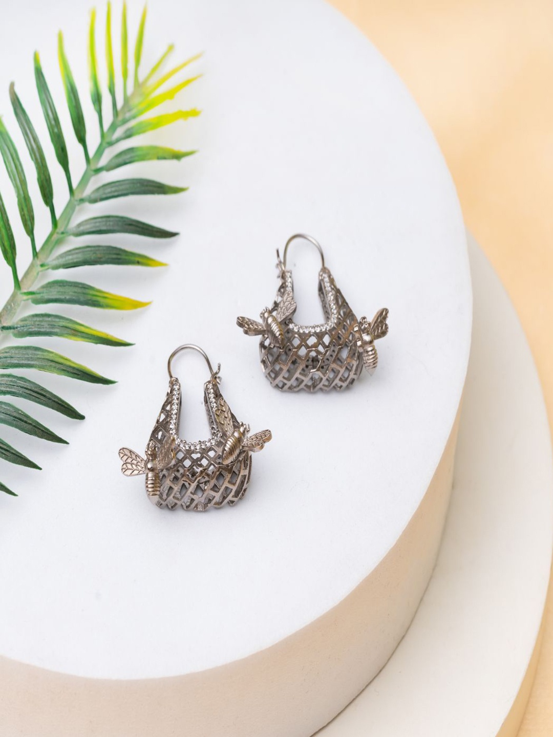 

PUTSTYLE Gold-Plated Filigree Bird Stone Studded Hoop Earrings, Silver