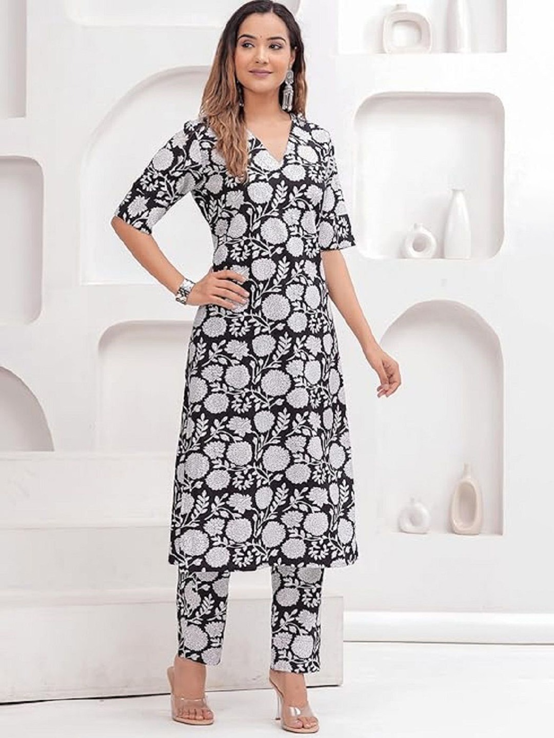 

HEBA V-Neck Floral Printed Pure Cotton Straight Kurta with Trousers, Black