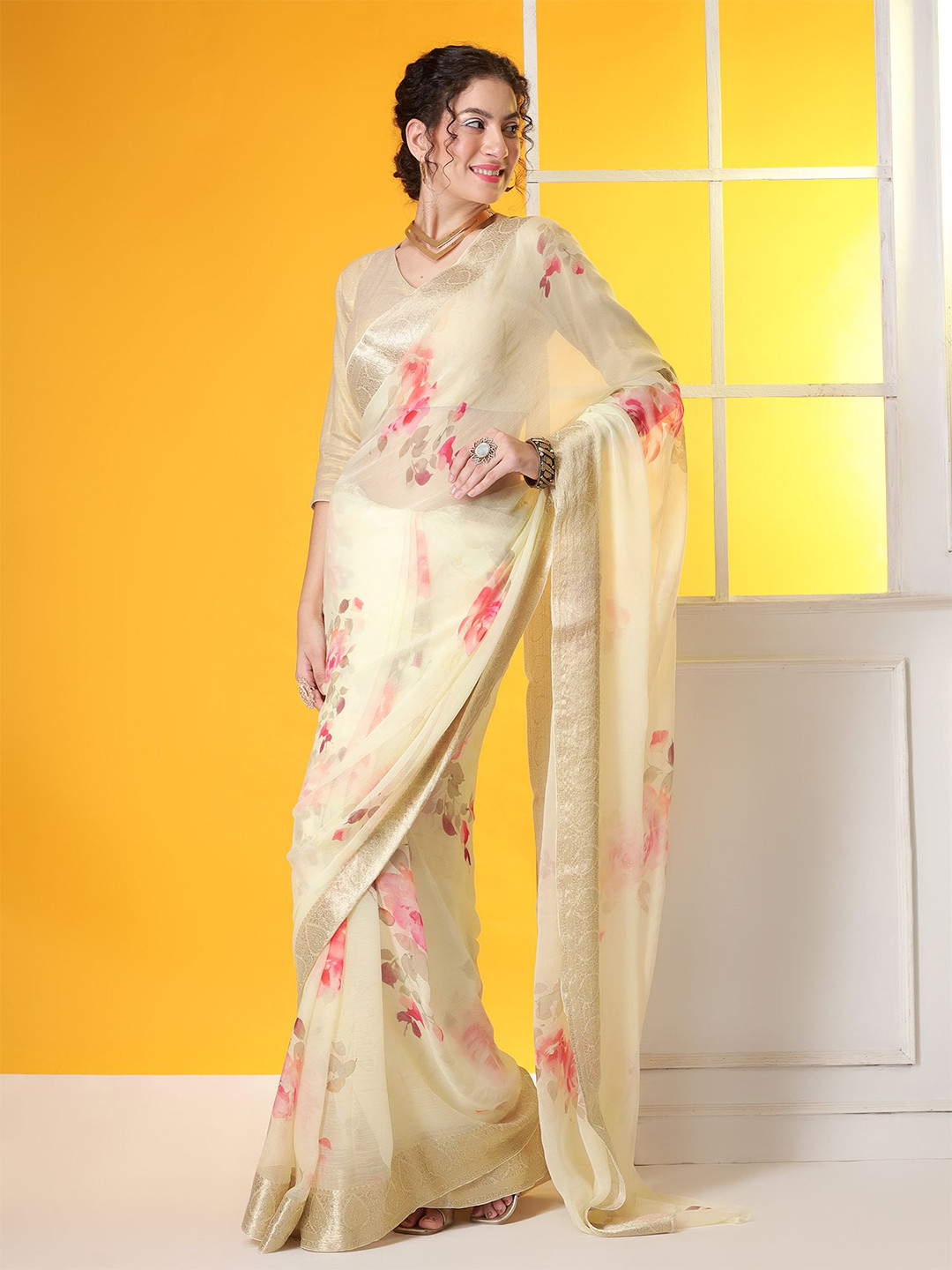 

REETI OF PRINTS Floral Printed Pure Chiffon Saree, Cream