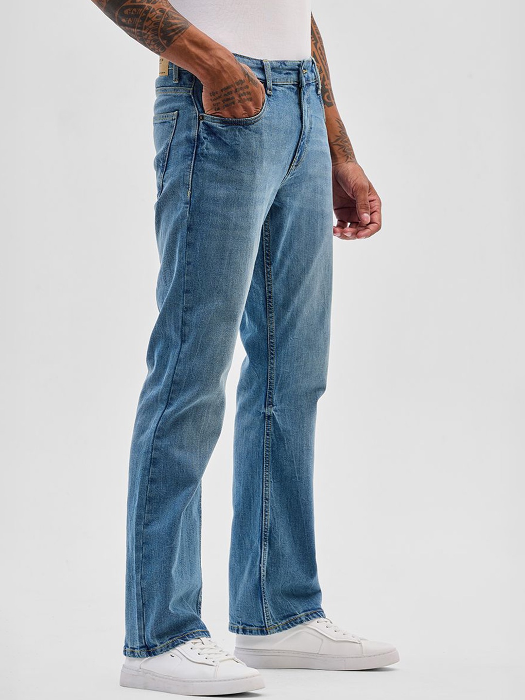 

Snitch Men Classic Bootcut Light Fade Mid-Rise Stretchable Jeans, Blue