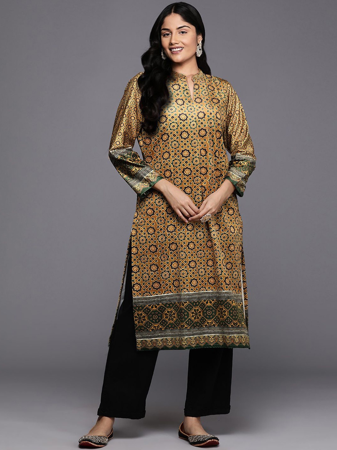 

A PLUS BY AHALYAA Plus Size Ethnic Motifs Printed Mandarin Collar Velvet Straight Kurta, Mustard