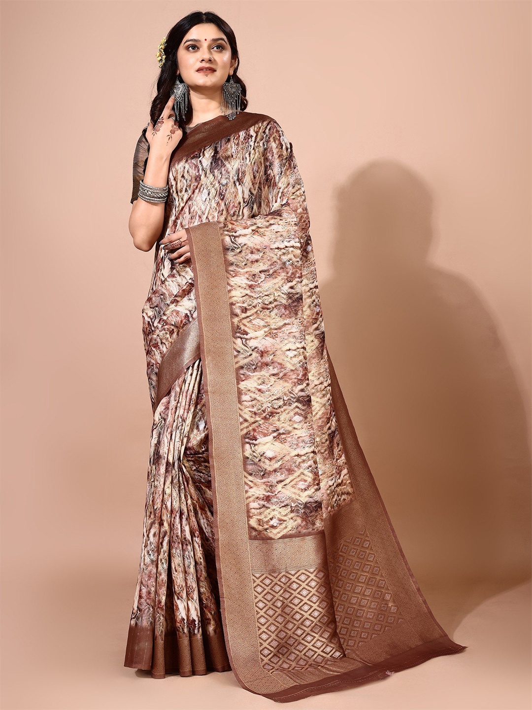 

Avyay Creation Floral Printed Zari Banarasi Saree, Brown