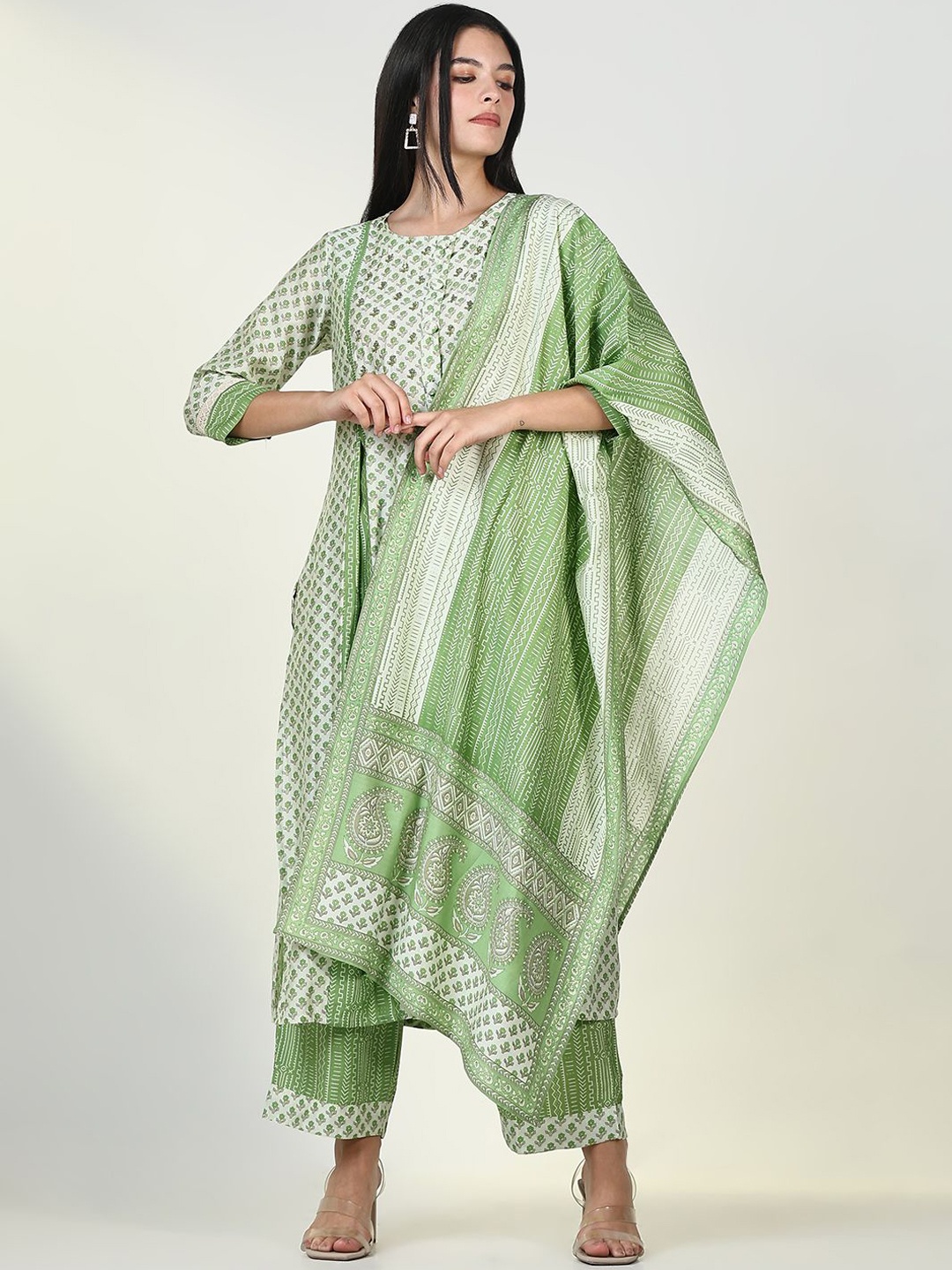 

SHOWOFF Floral Printed Round Neck Panelled Kurta With Trouser With Dupatta, Green