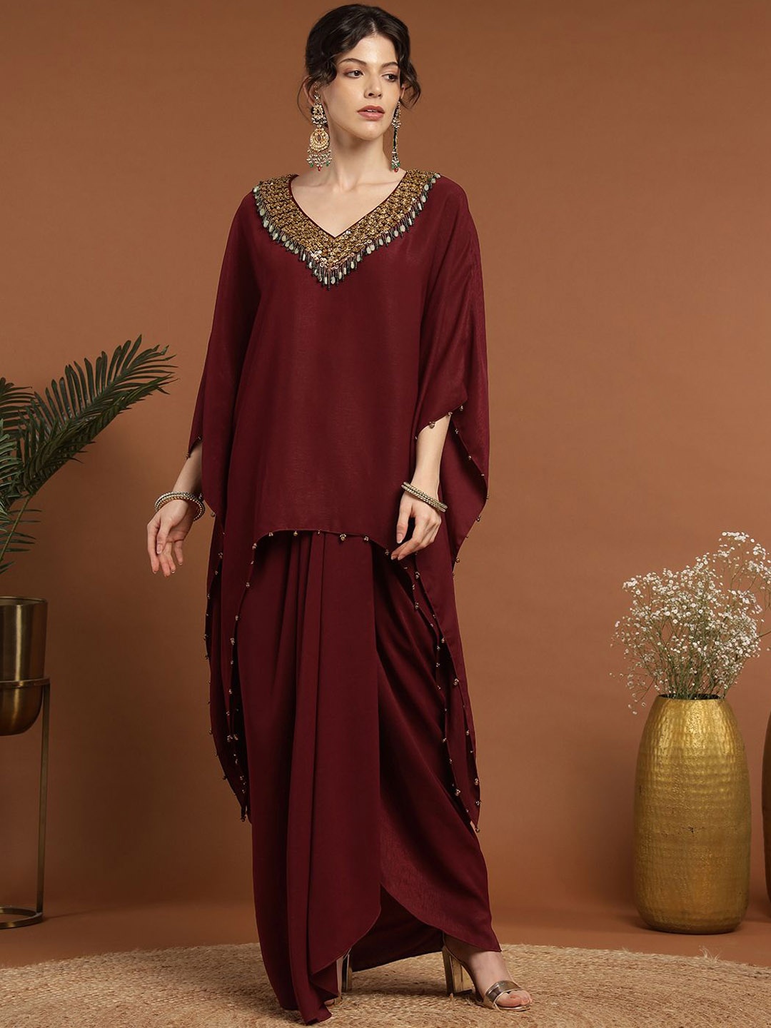 

RIRASA Floral Embroidered Sequinned V-Neck Straight Kurta With Skirt, Maroon