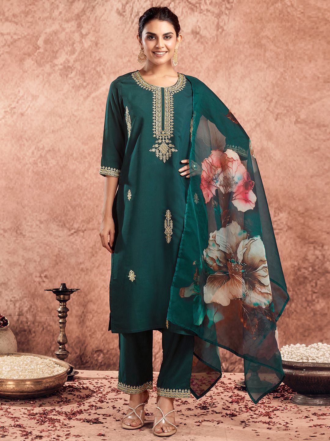 

SKYLEE Green Floral Embroidered Regular Straight Kurta With Trouser With Dupatta