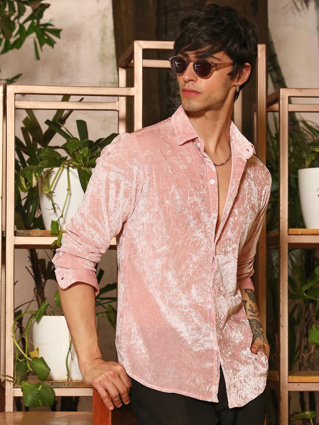 

Campus Sutra Men Solid Comfort Casual Velvet Shirt, Pink