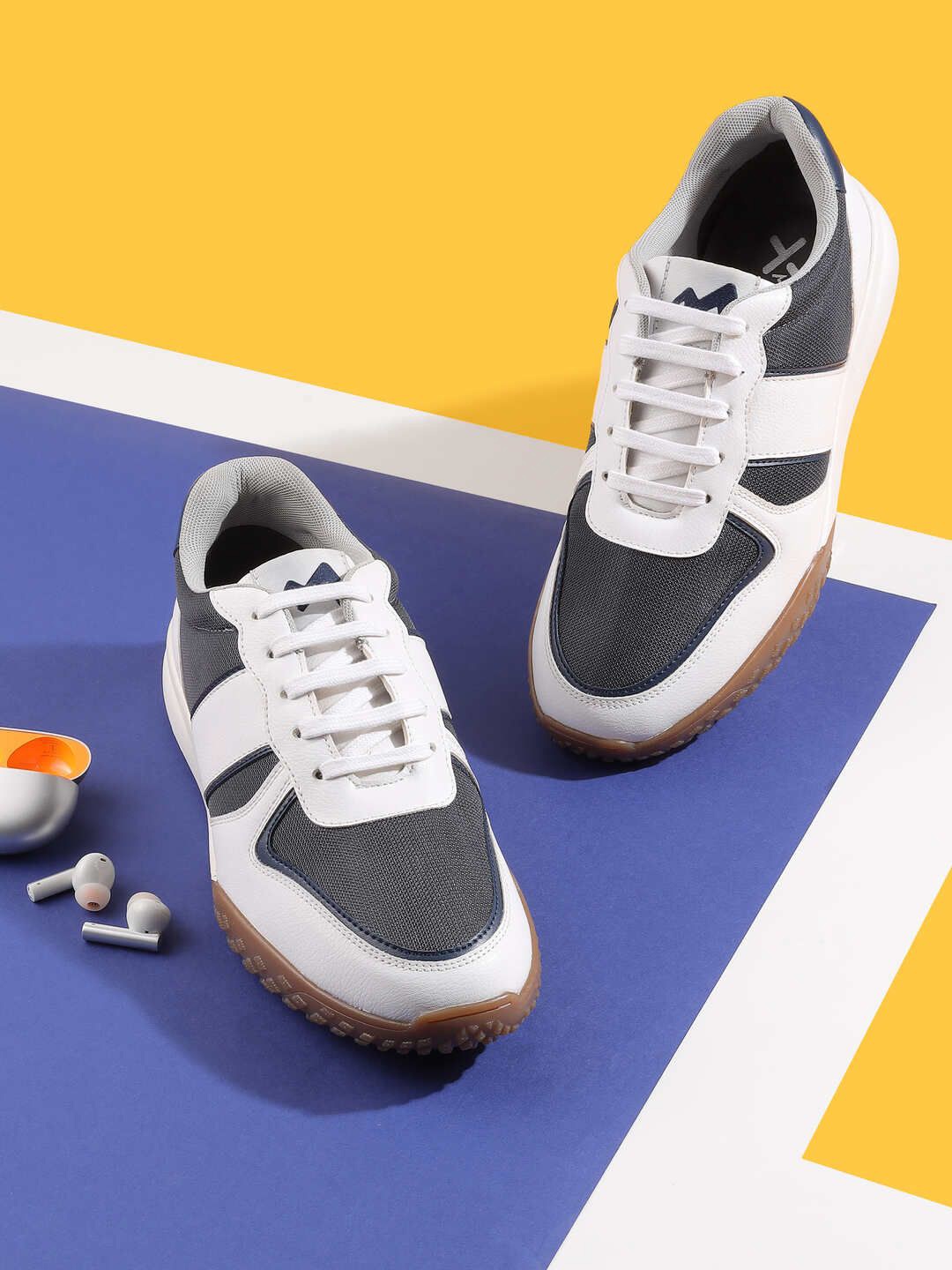 

Metro Men Colourblocked Lace-Ups Sneakers, White