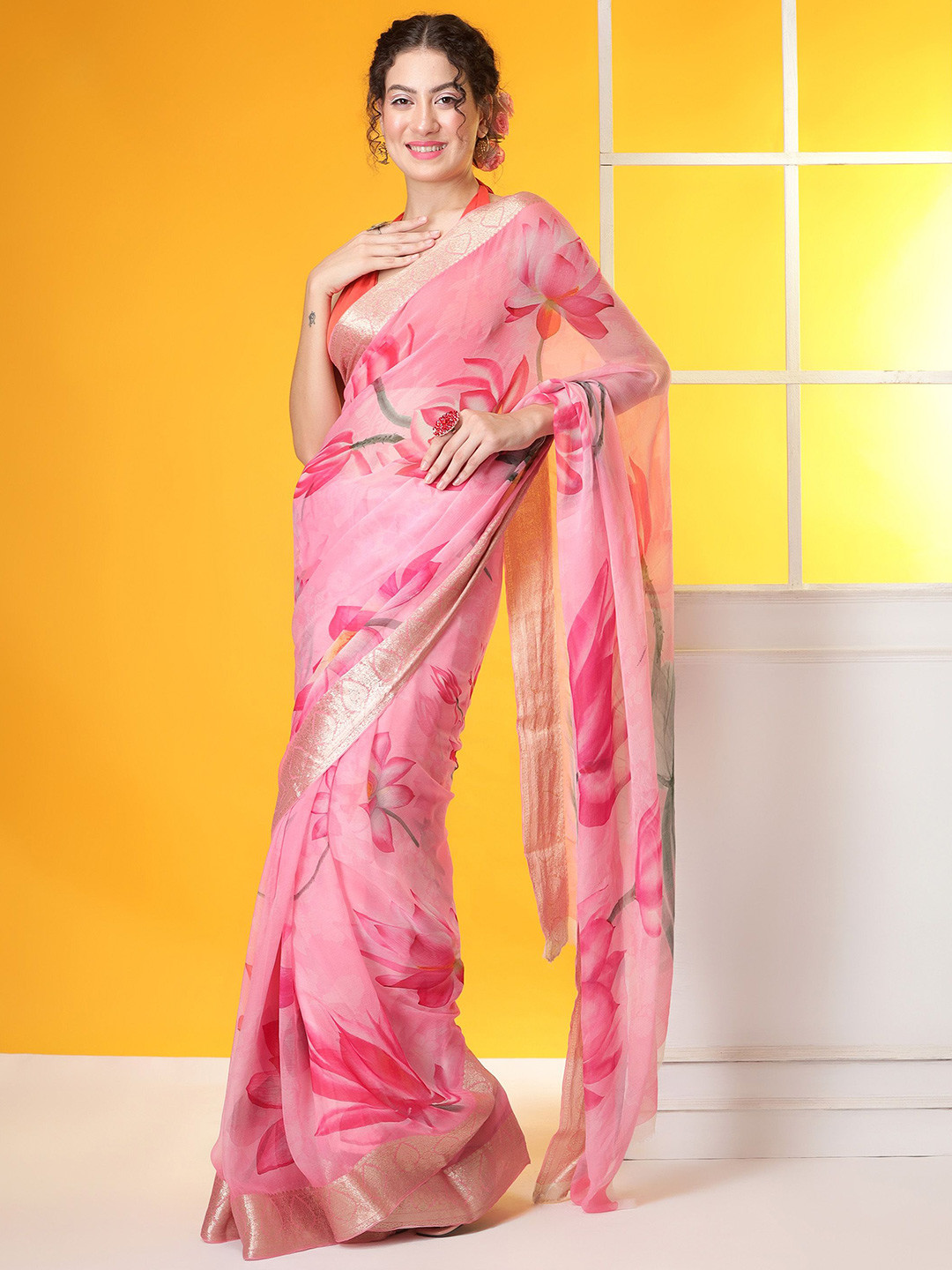 

REETI OF PRINTS Floral Printed Pure Chiffon Banarasi Saree, Pink