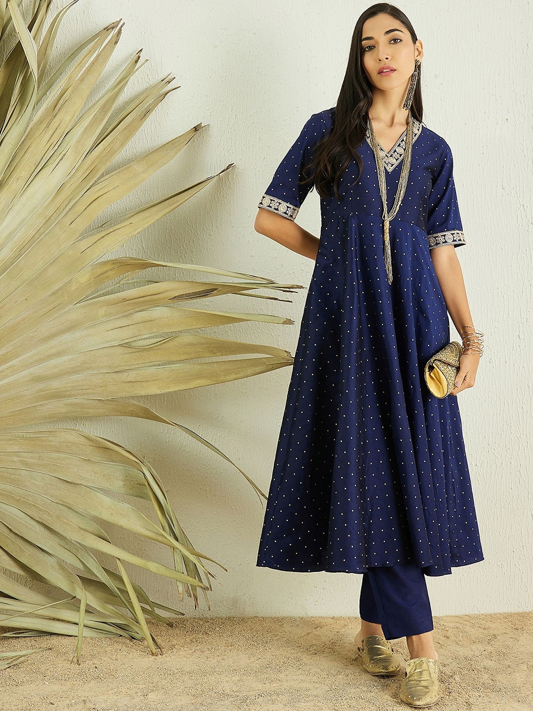 

MASSTANI BY INDDUS V-Neck A-Line Kurta, Navy blue